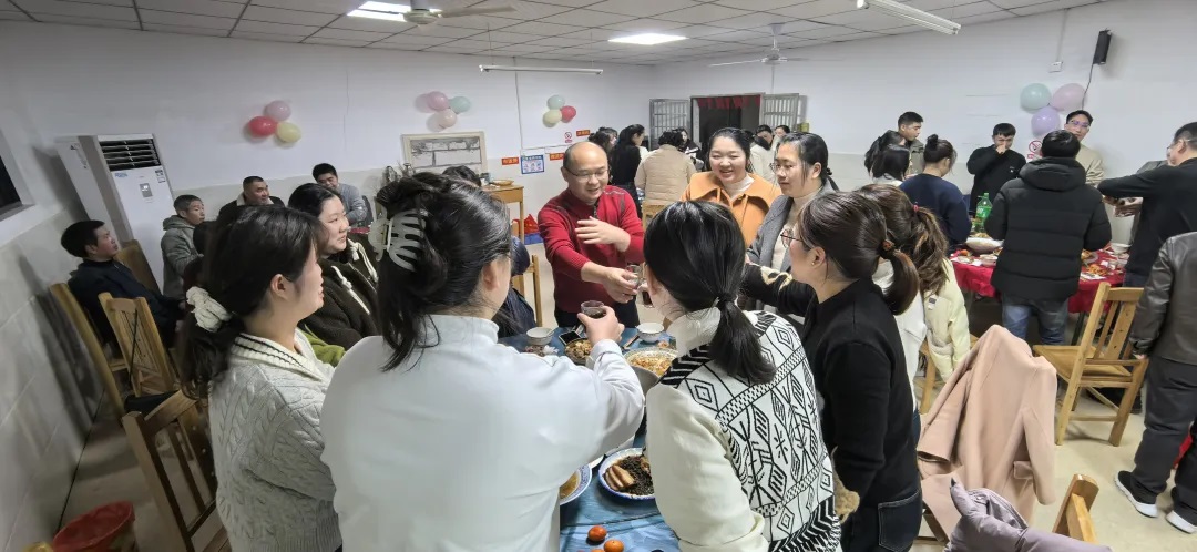 <span style='color:#FF0000'>【灵蛇贺岁 杏林团圆】赣州民生结石病医院2025年迎春喜乐宴！</span>